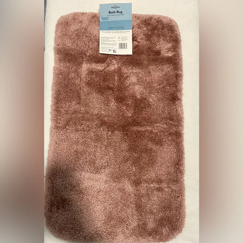 Mohawk Home Bath Rug Luxurious Softness 20”x34” Style: Acclaim Color: Blush NWT